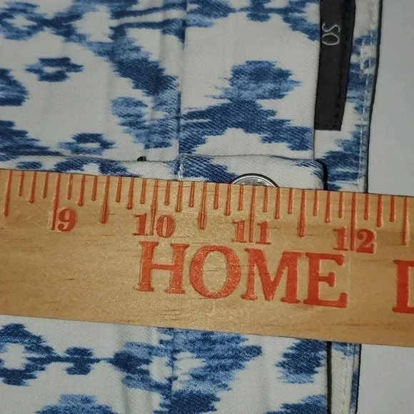 Chico’s So Slimming Stretch Blue and White Ikat Patterned Jeans Size 2.5 - Picture 14 of 16